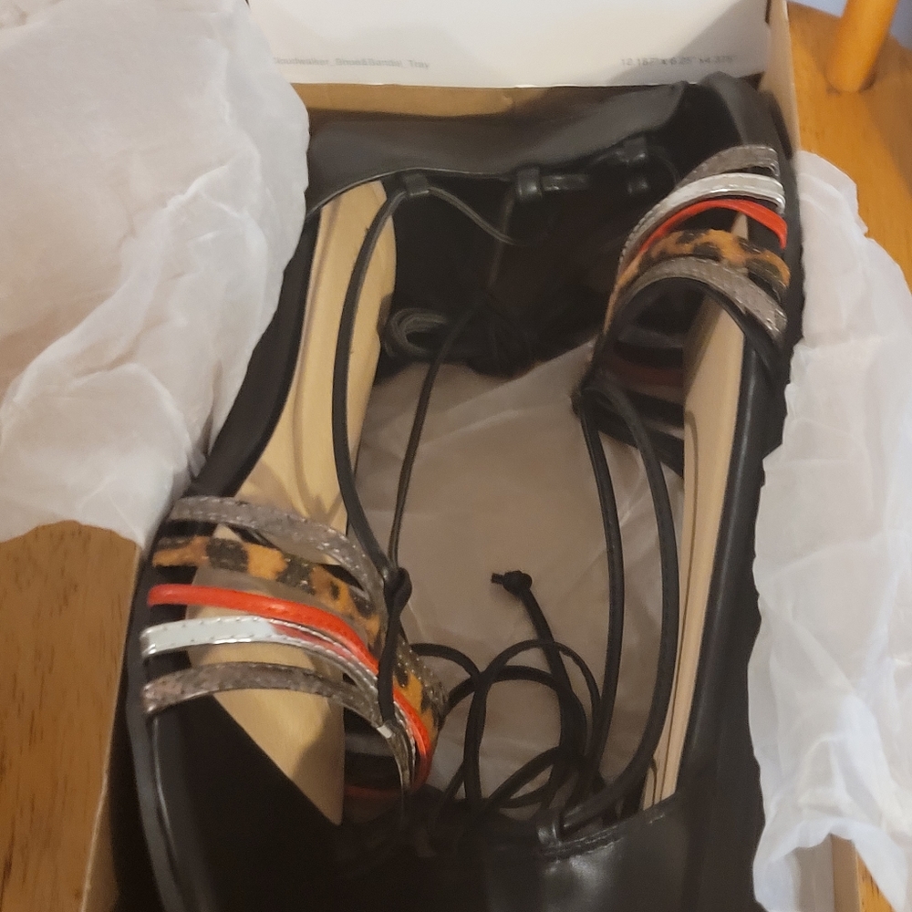 Shoes - Picture 4 of 4